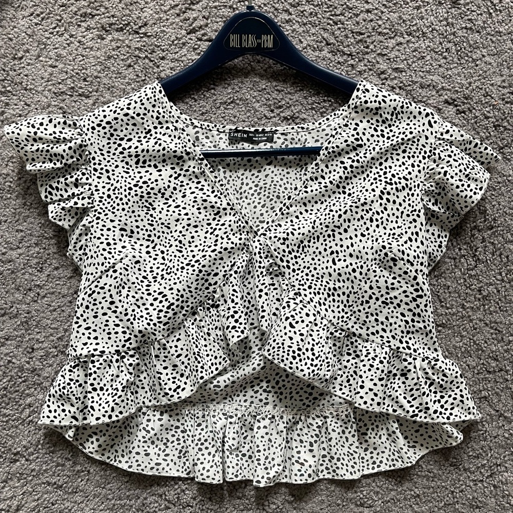Cute slightly cropped blouse